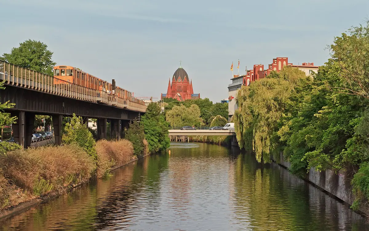 The Landwehrkanal in Kreuzberg with the elevated U-Bahn line
