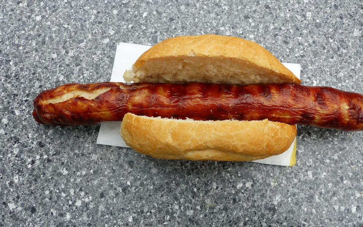 A Thüringer Rostbratwurst in a bread roll in Erfurt