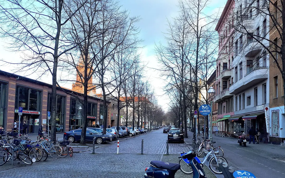 The tree-lined Bergmannstraße in Kreuzberg