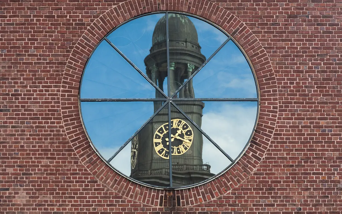 The Michaelis church (Michel) reflected in water