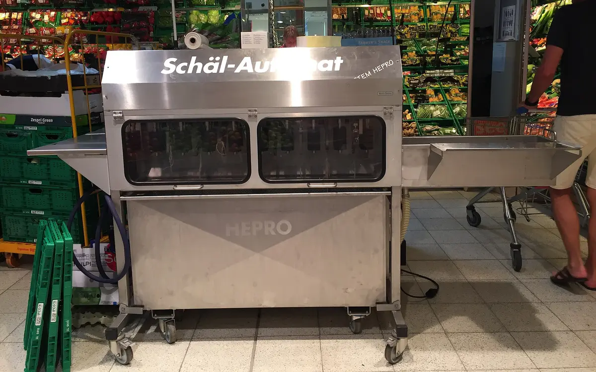 Asparagus peeling machine (Schäl-Automat) in a supermarket